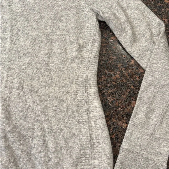Banana Republic Light Gray Sweater - Picture 3 of 6